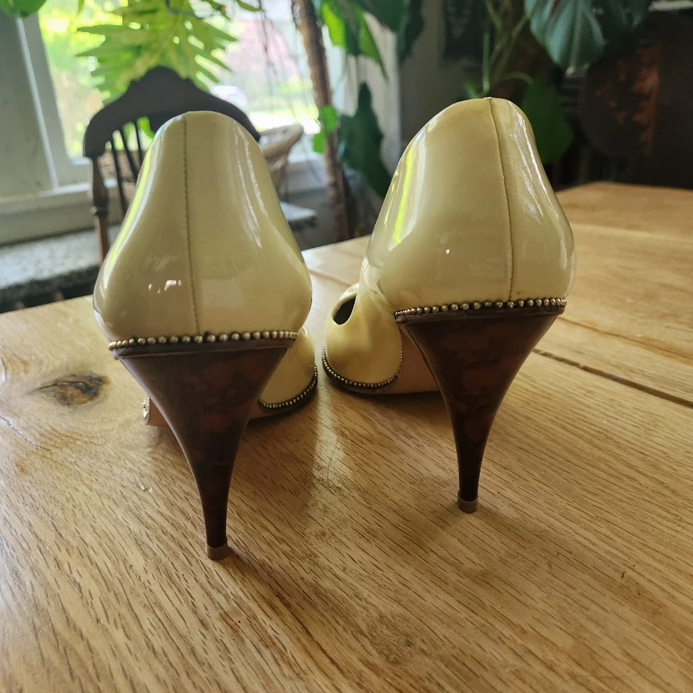Delman Cream Color Leather Pumps Heels Beaded Accent Tortise Shell Stilettos 9.5